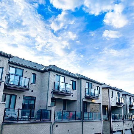 Elegant Rooms In Shared Townhouse Next To Beach 휘트비 외부 사진
