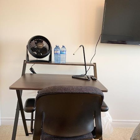 Elegant Rooms In Shared Townhouse Next To Beach 휘트비 외부 사진