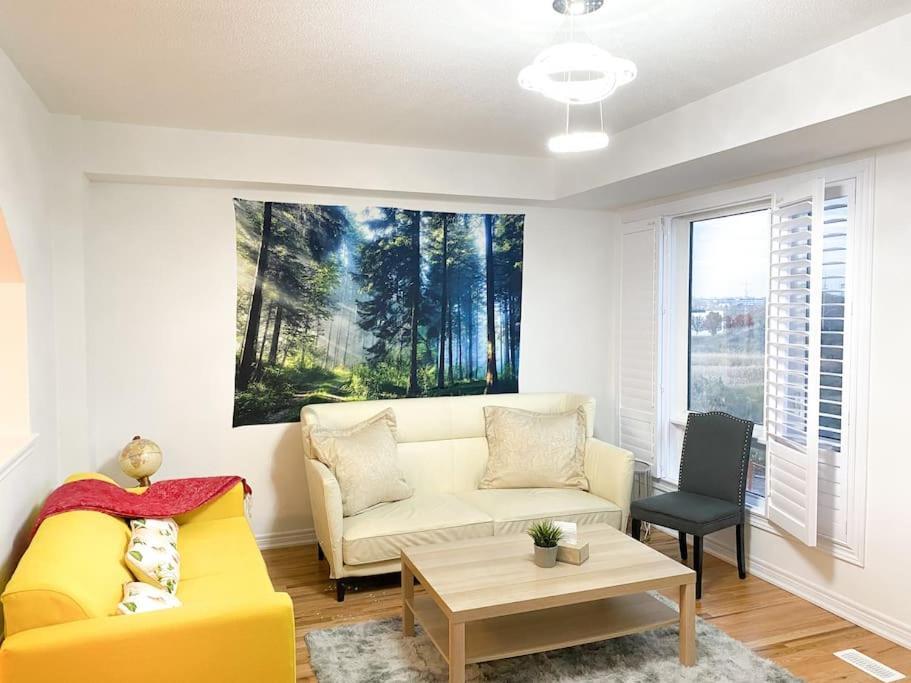Elegant Rooms In Shared Townhouse Next To Beach 휘트비 외부 사진