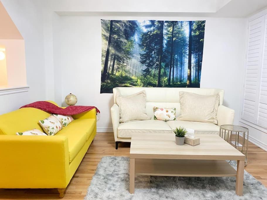 Elegant Rooms In Shared Townhouse Next To Beach 휘트비 외부 사진