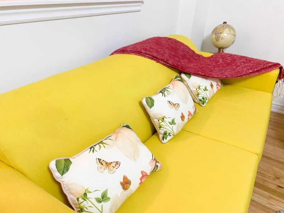 Elegant Rooms In Shared Townhouse Next To Beach 휘트비 외부 사진