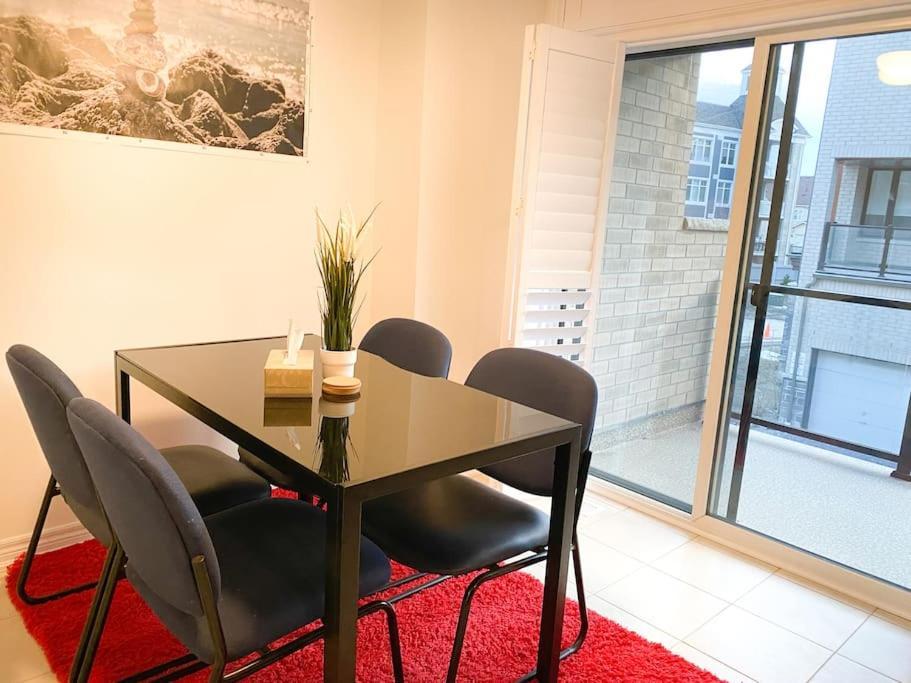 Elegant Rooms In Shared Townhouse Next To Beach 휘트비 외부 사진