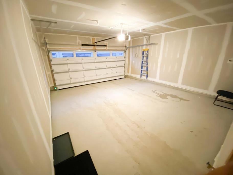Elegant Rooms In Shared Townhouse Next To Beach 휘트비 외부 사진
