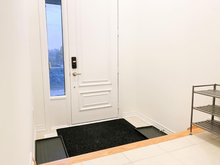 Elegant Rooms In Shared Townhouse Next To Beach 휘트비 외부 사진