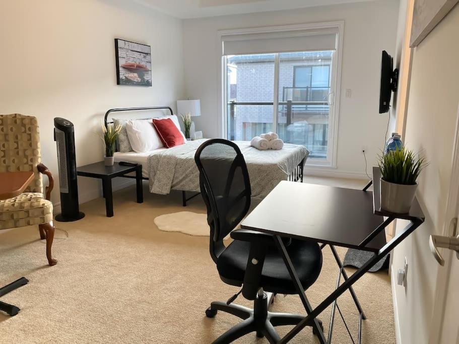 Elegant Rooms In Shared Townhouse Next To Beach 휘트비 외부 사진