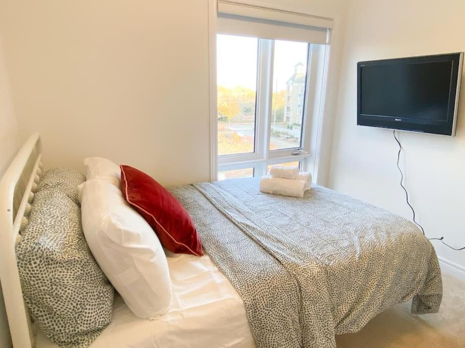 Elegant Rooms In Shared Townhouse Next To Beach 휘트비 외부 사진