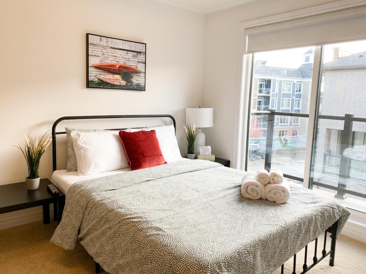 Elegant Rooms In Shared Townhouse Next To Beach 휘트비 외부 사진
