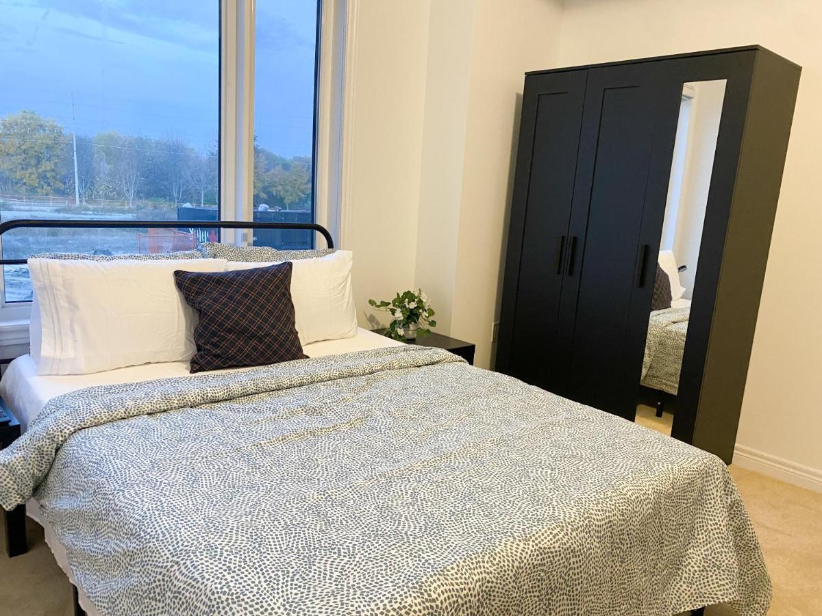 Elegant Rooms In Shared Townhouse Next To Beach 휘트비 외부 사진