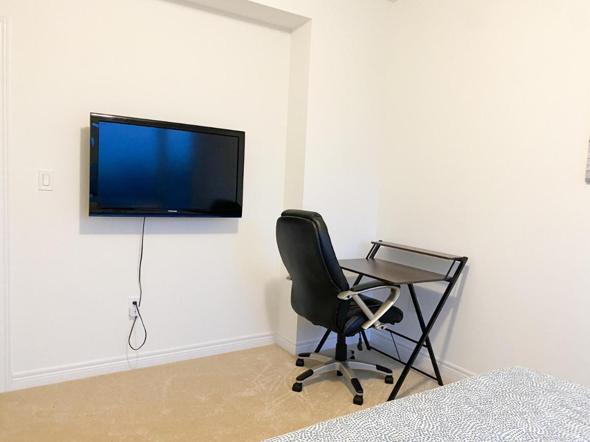 Elegant Rooms In Shared Townhouse Next To Beach 휘트비 외부 사진